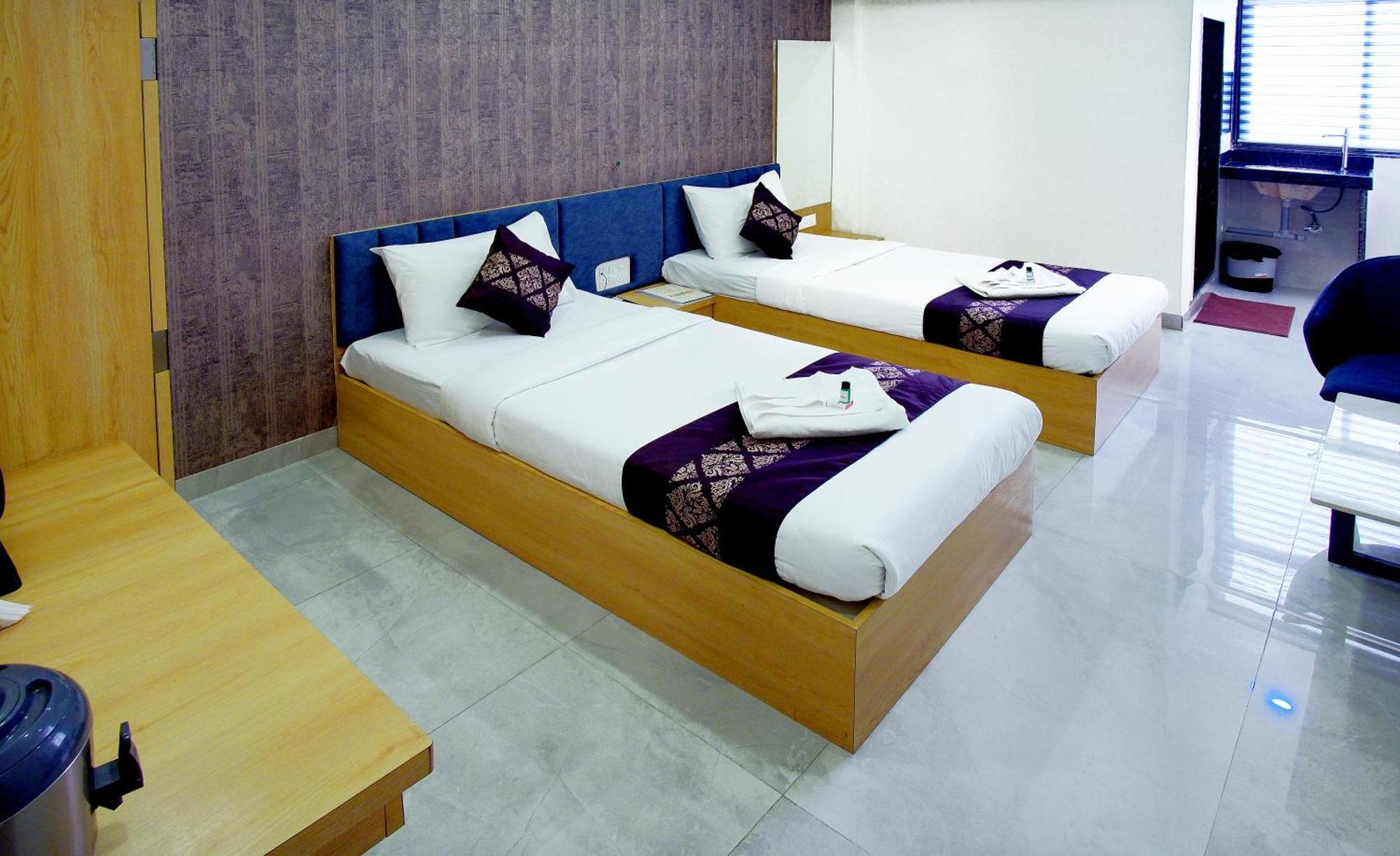 Hotel The Marion Nashik Exterior photo